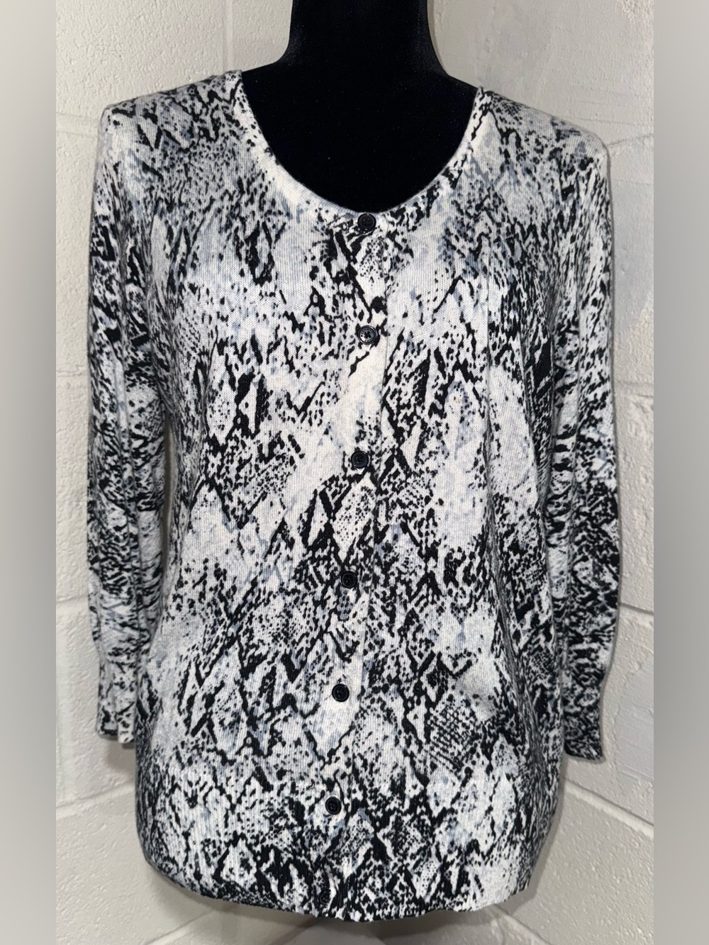 Dana Buchman Black White Snakeskin Print Button Front Knit Cardigan L - Picture 1 of 6